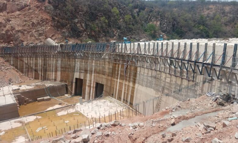 Government explains payment delays to contractors