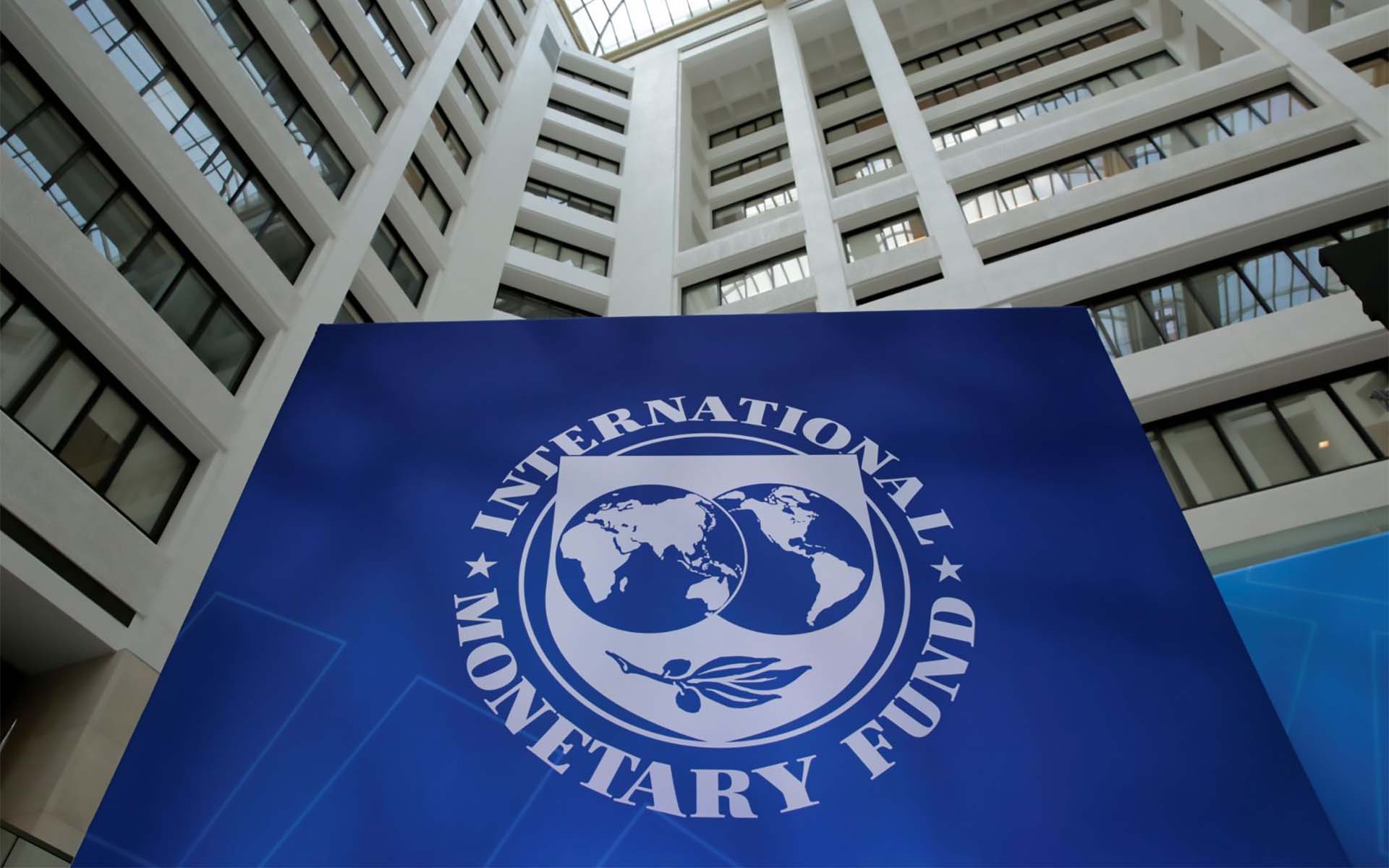 Zimbabwe agrees a staff-monitored programme with the IMF